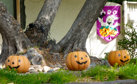 halloween-decorations_Oct3.jpg