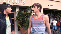 tumblr_lwkrxd4xPu1qcw5jqo2_250.gif