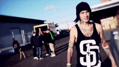 tumblr_lrld1zcxyt1qc8n7do1_500.gif