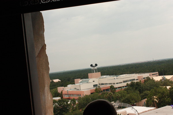 575167343_Yi59J-M.jpg