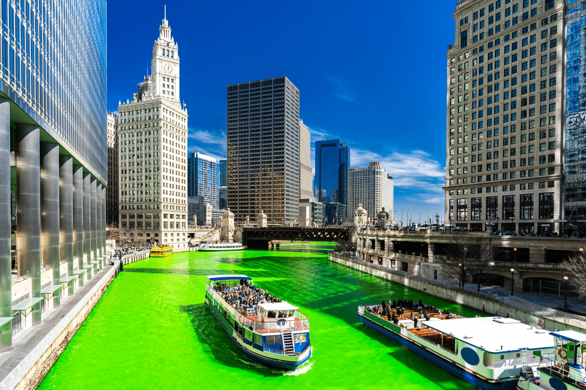 history-of-dyeing-the-chicago-river-green.png