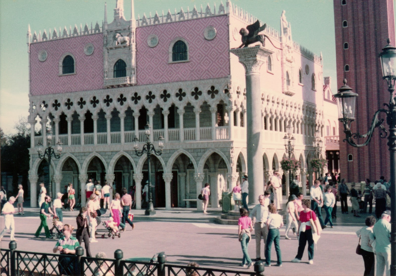 Epcot1983-Italy01.jpg