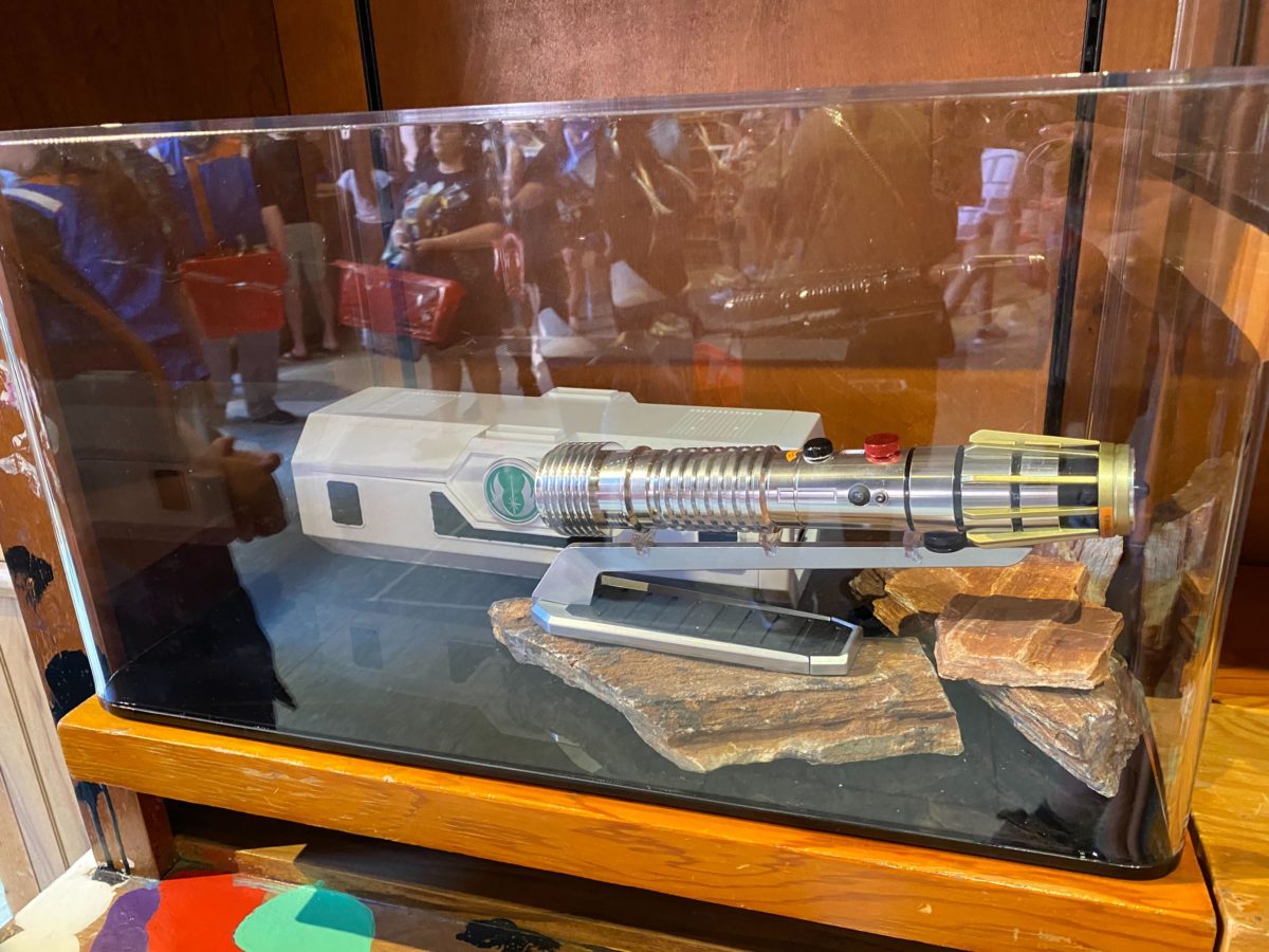 Luminara-Unduli-legacy-lightsaber-5-1200x900.jpg