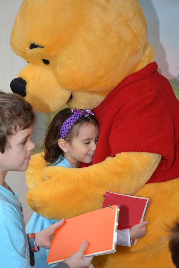 winnie_hug_e.jpg
