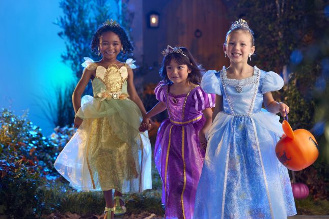 Disney-Halloween-Merch-2024-10-646x431.jpeg