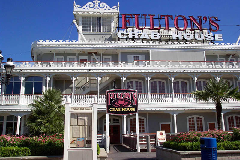 Fultons_L.jpg