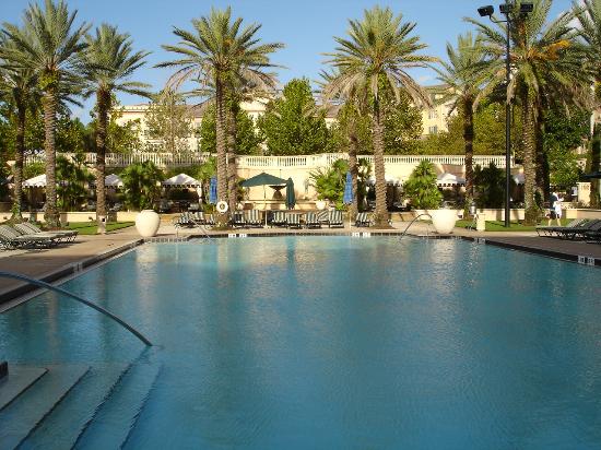 villa-pool.jpg
