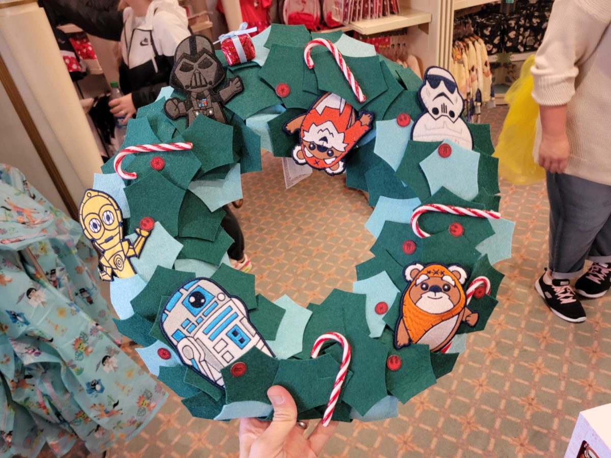 holiday christmas merchandise dl 2022 101648