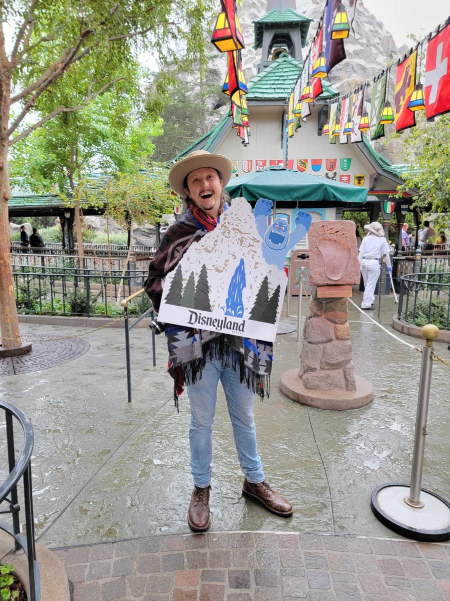dl matterhorn bobsleds photo ops 080400