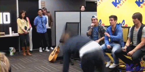 tumblr_lwy735JIgK1r7q0d0o2_500.gif