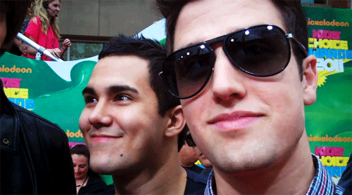 tumblr_lj24e6DNYV1qeeagco1_500.gif