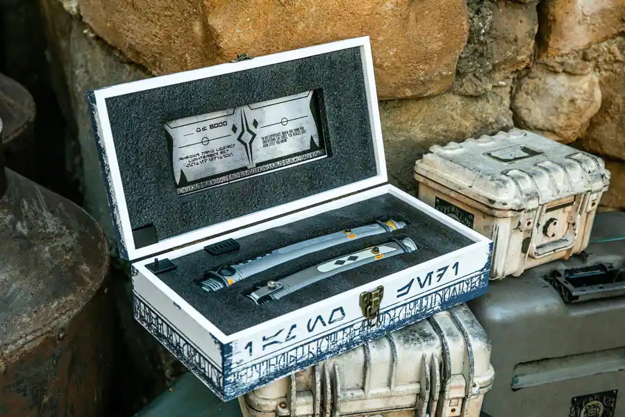 ahsoka-tano-lightsaber-hilt-set.jpeg