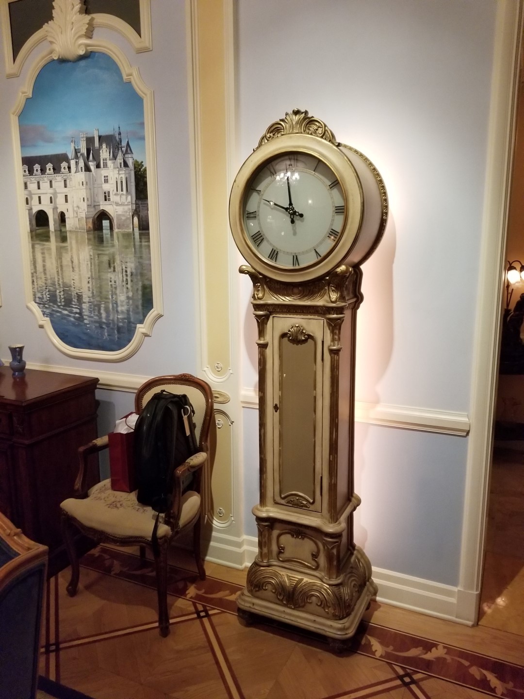 21%20Royal%20Suite%20Surprises%20(Large).jpg