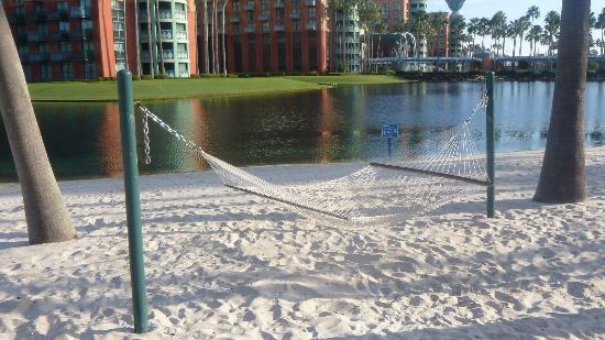 walt-disney-world-swan.jpg
