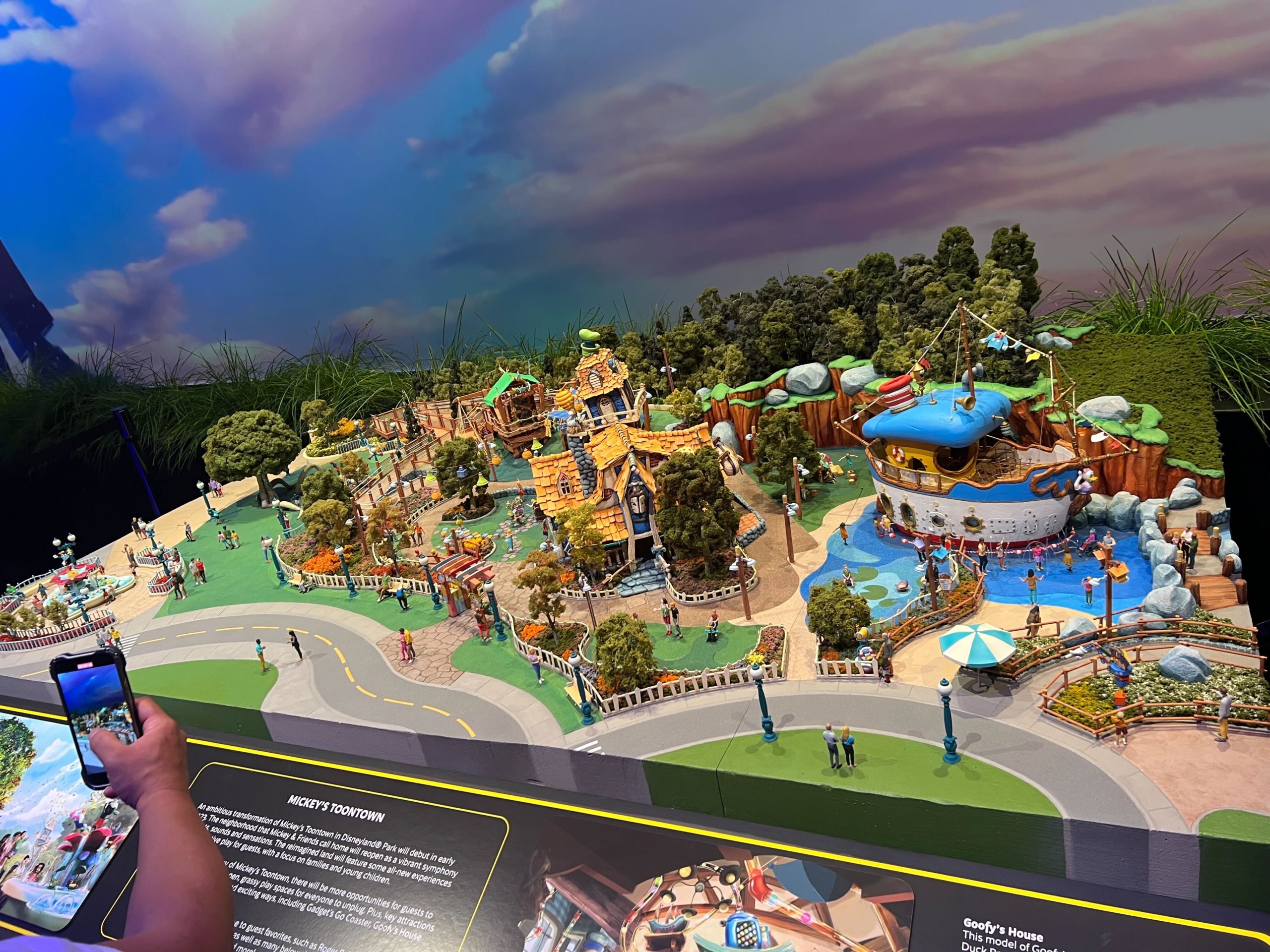 Chip n Dale Gadget Coaster D23 Expo 01 scaled