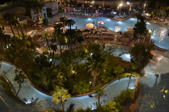 universal-s-cabana-bay.jpg