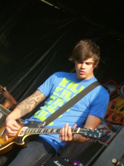 Underoath_at_Warped_Tour_8_by_sellxthisxsunrise.jpg