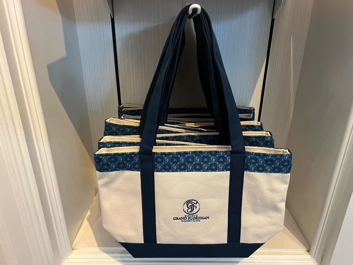 grand floridian vineyard vines tote bag 1