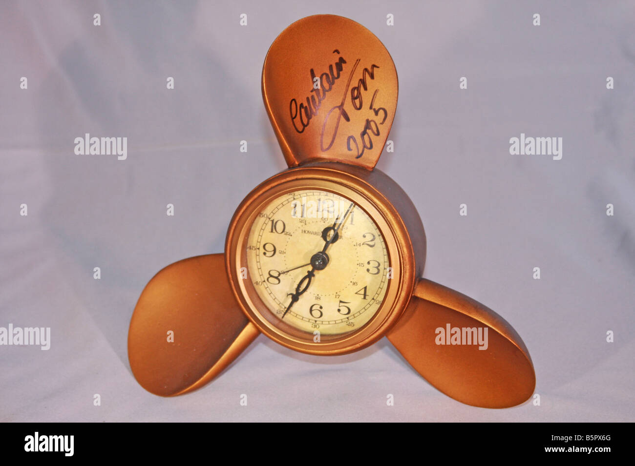 cruise-ship-propeller-clock-B5PX6G.jpg