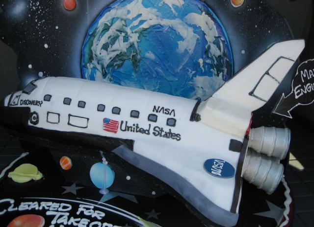 Space+Shuttle+birthday+cake.JPG