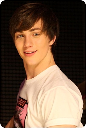 aaron_johnson_1221261343.jpg
