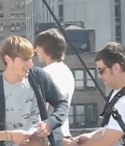 tumblr_lrox4gN2pj1qe180do1_250.gif