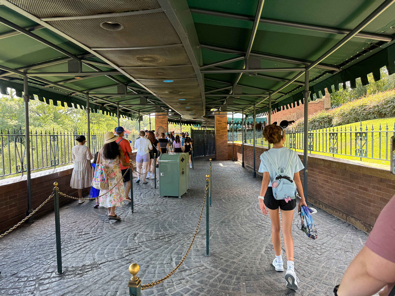 p780958319-4.jpg