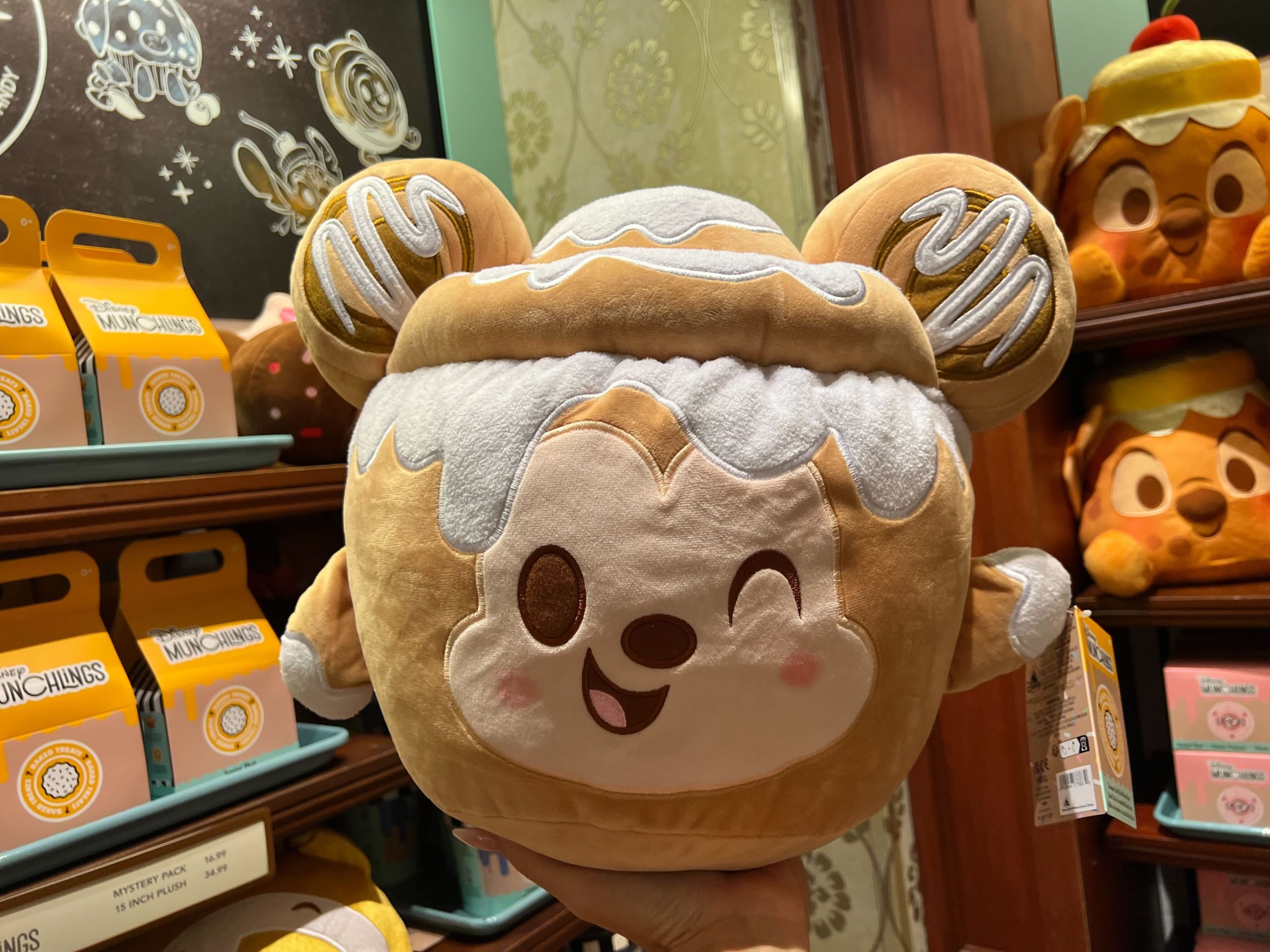 Mickey Mouse Munchlings cinnamon bun full view scaled