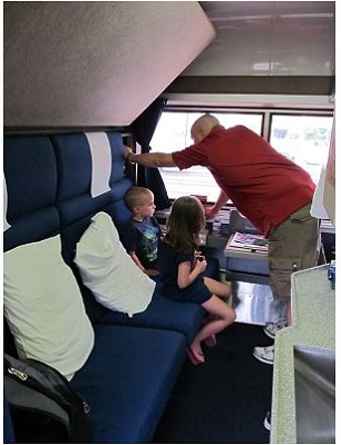 sm_train1f2.jpg