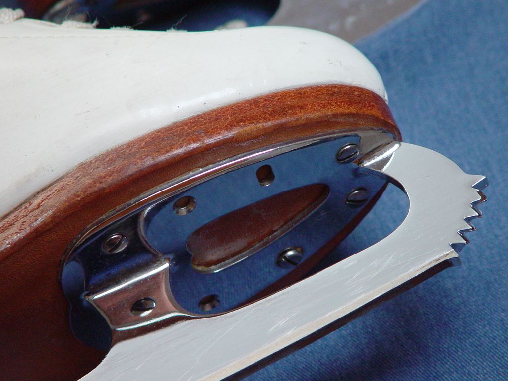 Figure-skates-2.jpg