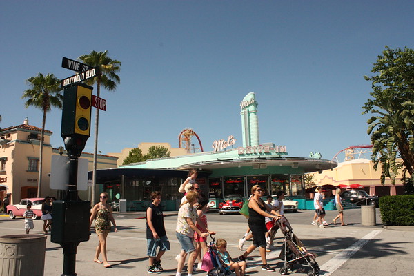 600547856_YpK27-M.jpg