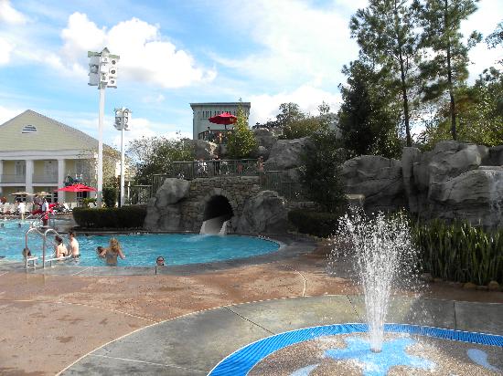 feature-pool-at-saratoga.jpg