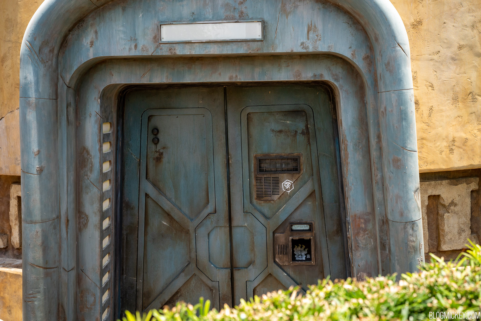 batuu-bounty-hunters-game-panel-3.jpg