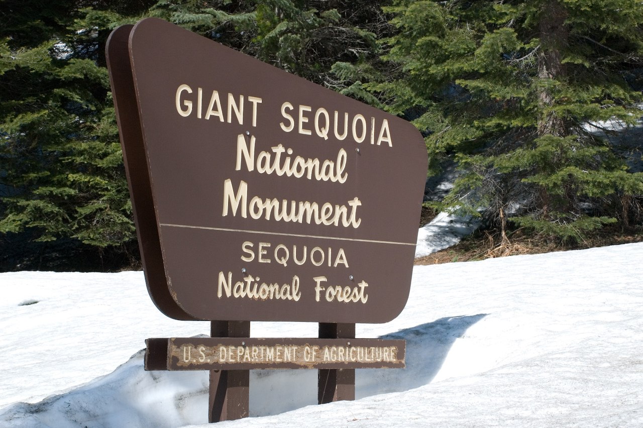 1280px-Giant_Sequoia_National_Monument_Sign.jpg
