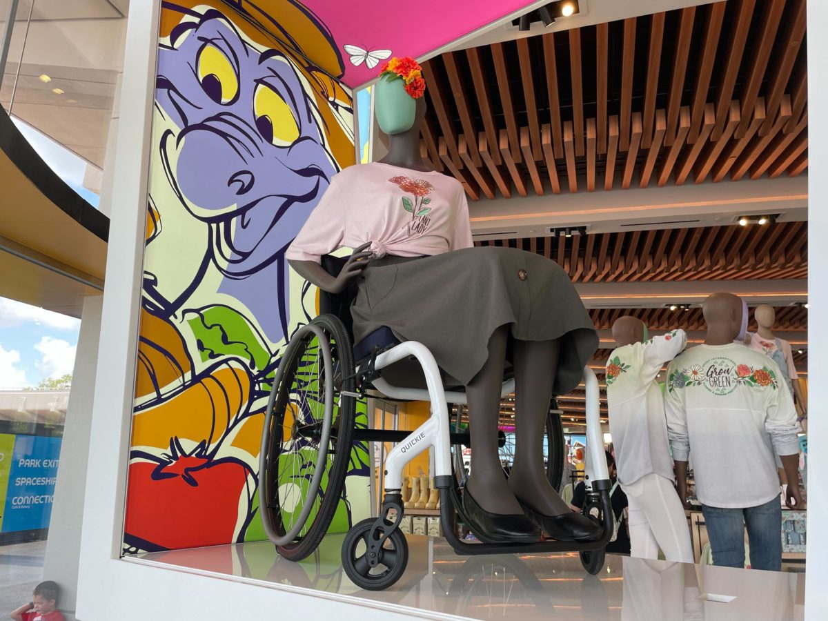 mannequin-wheelchair-creations-shop-1200x900.jpg