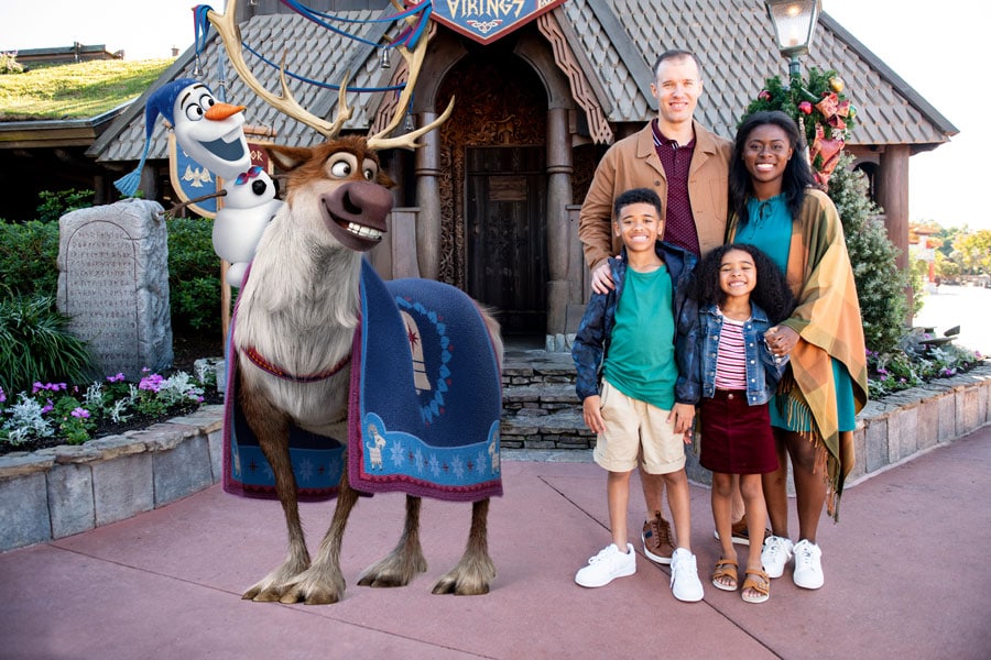 family posing for Magic Shot featuring Olaf and Sven