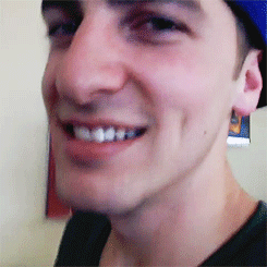 tumblr_mp12i7WZ4U1r93neyo4_250.gif