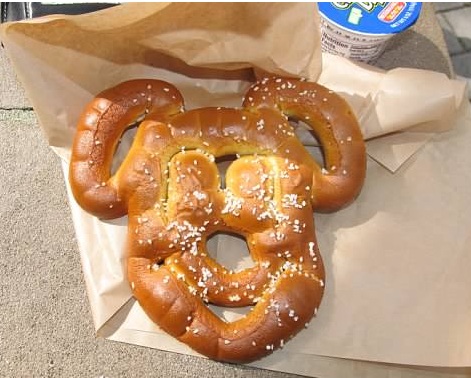 mickeypretzel.jpg