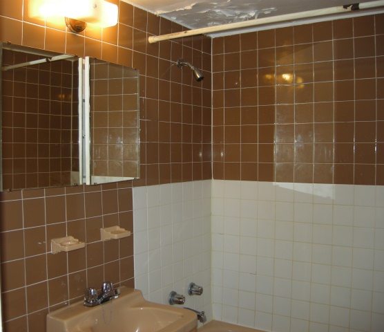 bathroom+before.jpg