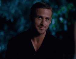 tumblr_lp8ggbCenq1qlph49o1_250.gif