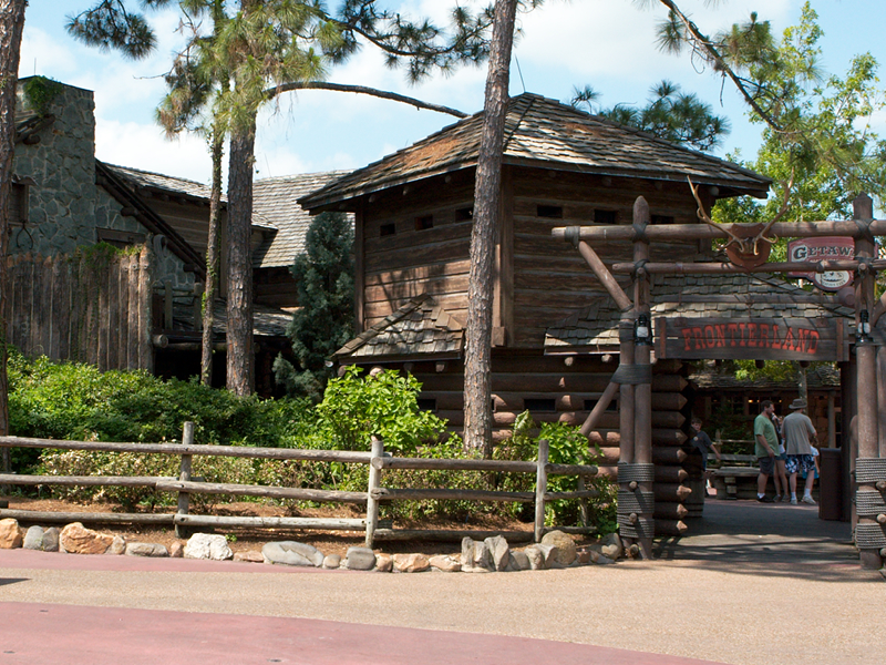 WDW_frontierland_entrance.jpg