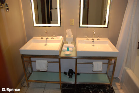 Contemporary%20Resort%20Standard%20Room%2005.jpg
