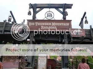Big_Thunder_Mountain_Entrance_Sign_at_Magic_Kingdom-300x225.jpg