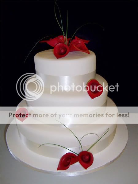 wedding-cake-C-red-cala-lilies.jpg