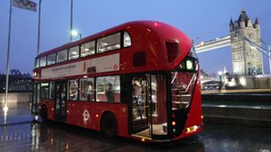 _57416356_bus_tfl.jpg