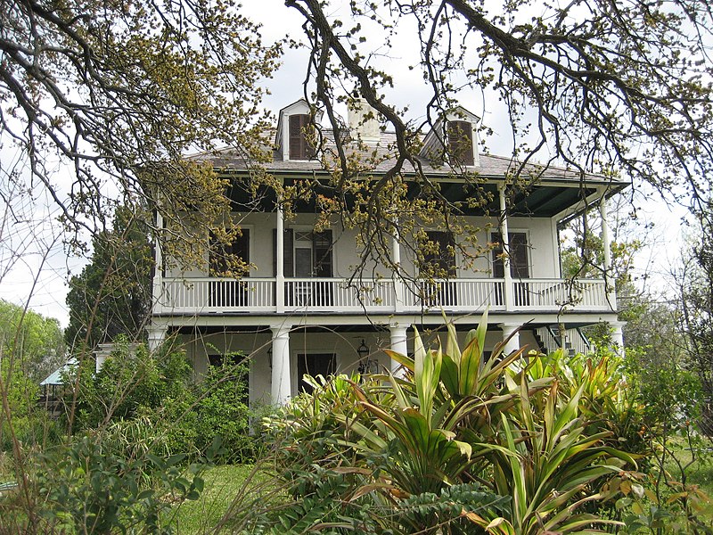 800px-BStJ1784PlantationHouseFrontOak.jpg