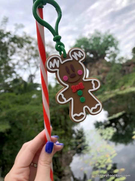 christmas-holiday-2018-gingerbread-mickey-straw-4-450x600.jpg