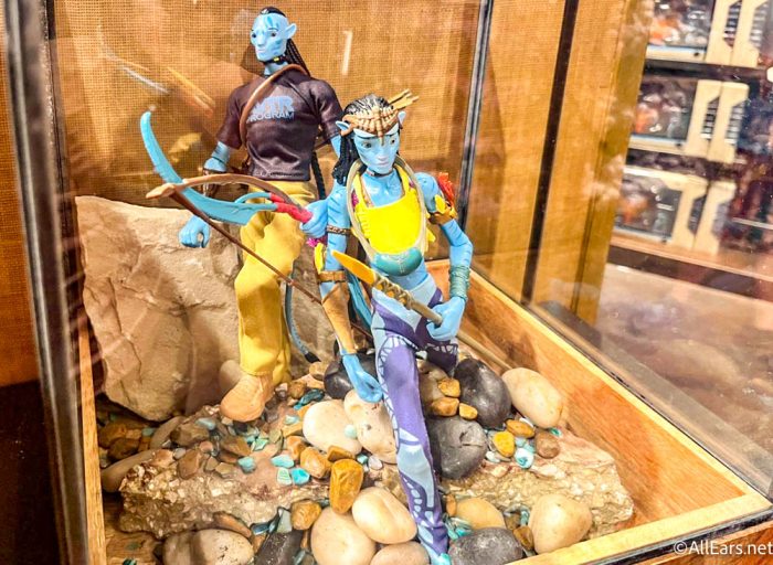 2022-wdw-dak-pandora-windtraders-ace-avatar-maker-avatar-navi-dolls-6-700x512.jpg