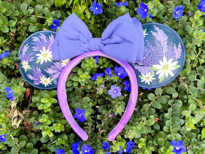 2022-wdw-epcot-france-pavilion-plume-et-palette-lavender-ears-1-700x525.jpg