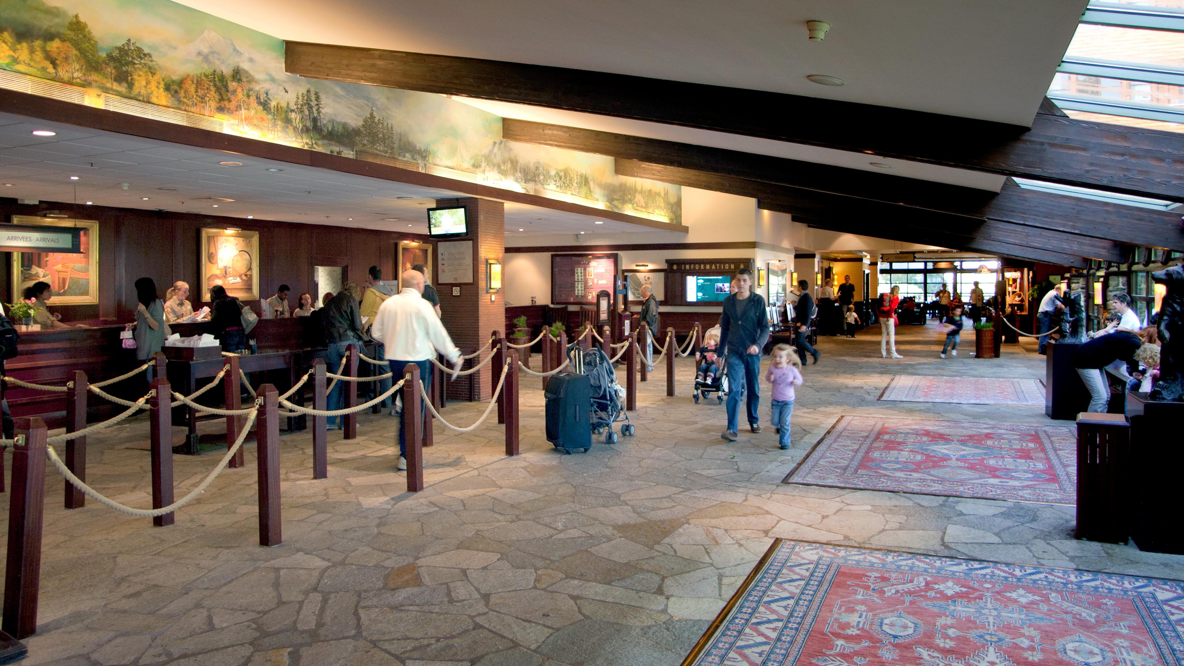 n010325_2017oct01_sequoia-lodge-lobby_16-9_tcm752-157810.jpg